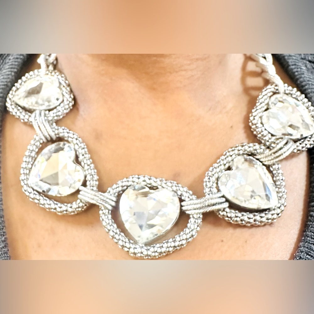 Beautiful silver heart necklace to wear day or night, like new